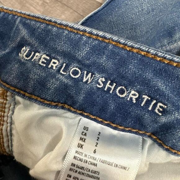 American Eagle Super Low Shortie Distressed Jean Shorts Size 2 - Picture 5 of 5
